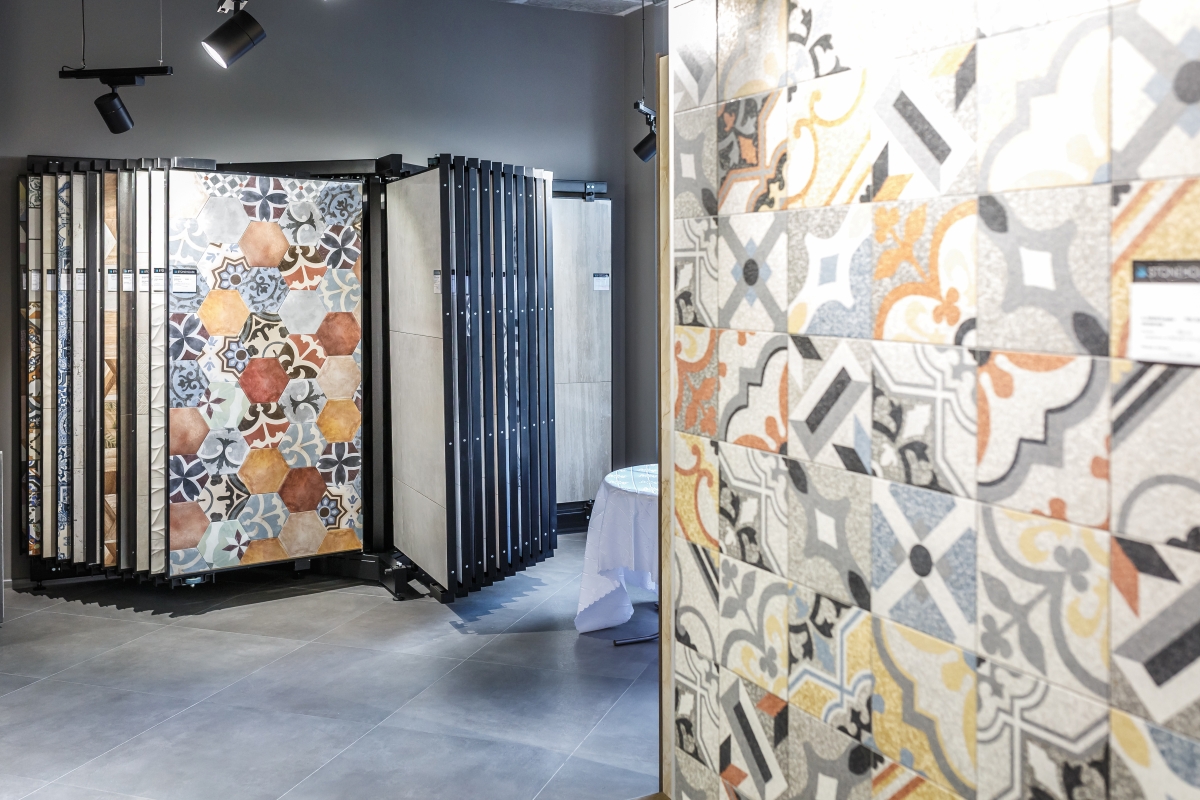 Doğal Taş mı Seramik mi? Yapı Malzemelerinde Doğru Karşılaştırma ve Uzun Vadeli Değer Analizi